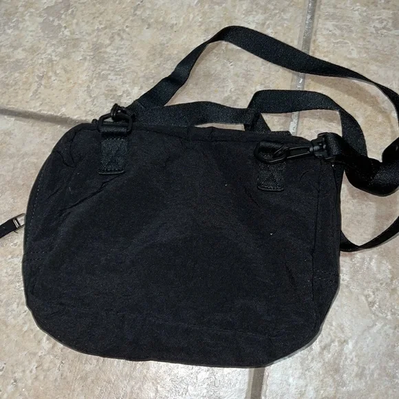 Uniqlo Disney black crossbody bag - Picture 3 of 3
